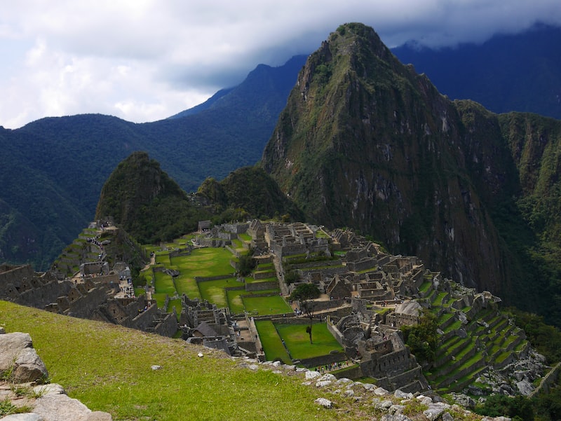 İnka İmparatorluğu ve And Dağları’ndaki Taş Binalar: Machu Picchu ve Pachacamac